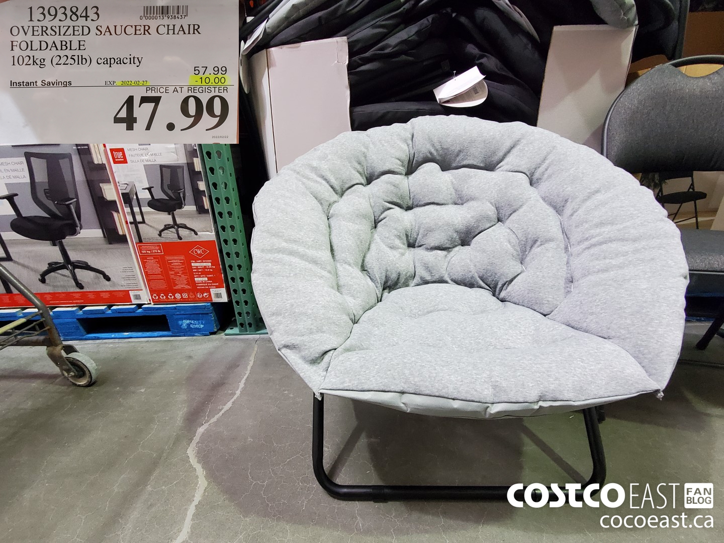 1393843 OVERSIZED SAUCER CHAIR FOLDABLE 102KG (225LB) CAPACITY ($10.00 INSTANT SAVINGS EXPIRES ON 2022-02-27) $47.99