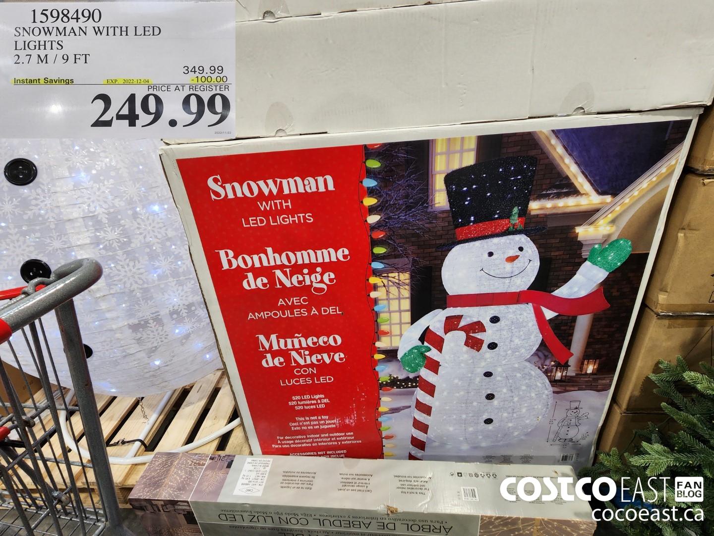 1598490 SNOWMAN WITH LED LIGHTS 2.7M / 9FT ($100.00 INSTANT SAVINGS EXPIRES ON 2022-12-04) $249.99
