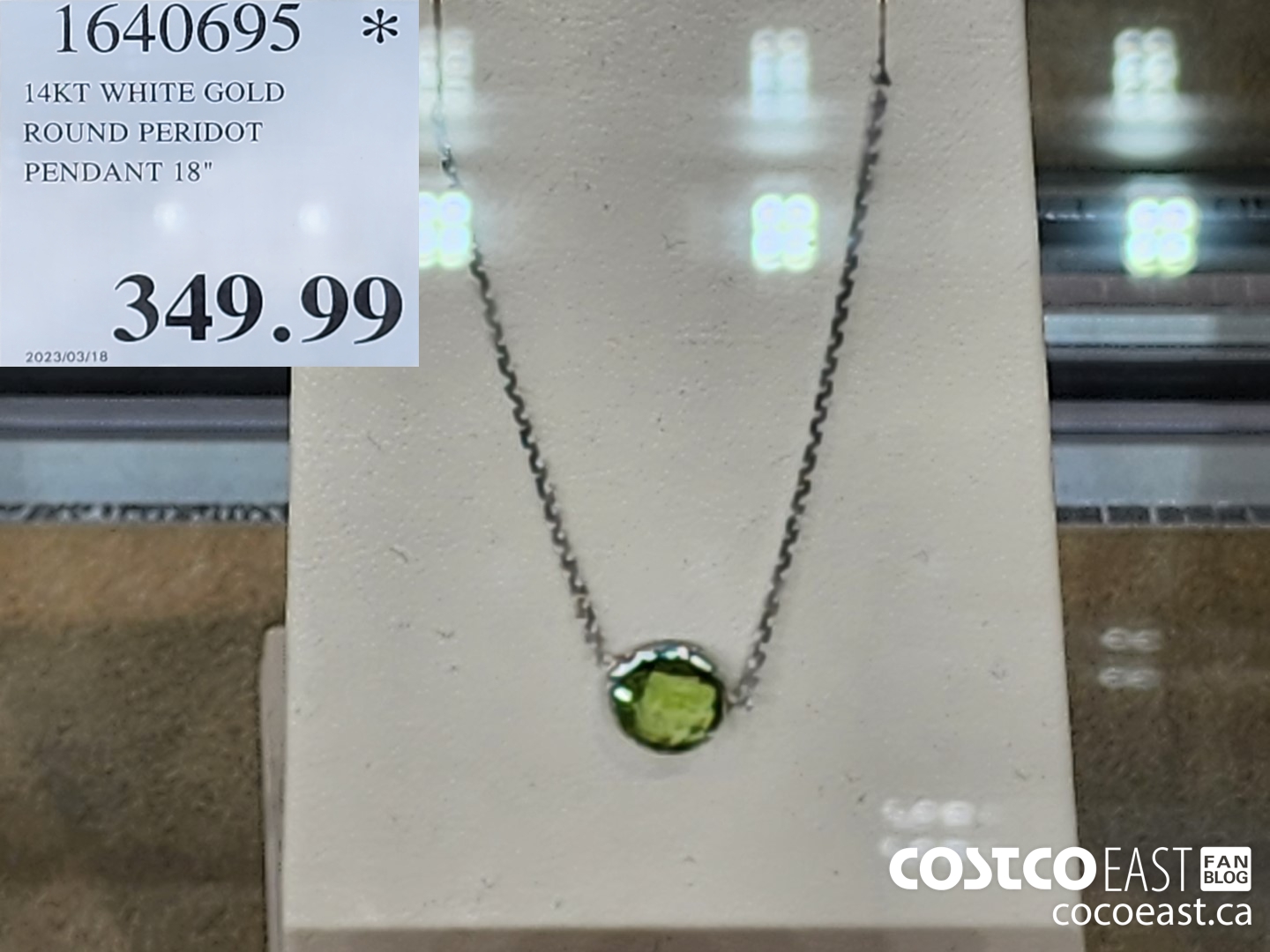 1640695 l4KT WHITE GOLD ROUND PERIDOT PENDANT 18