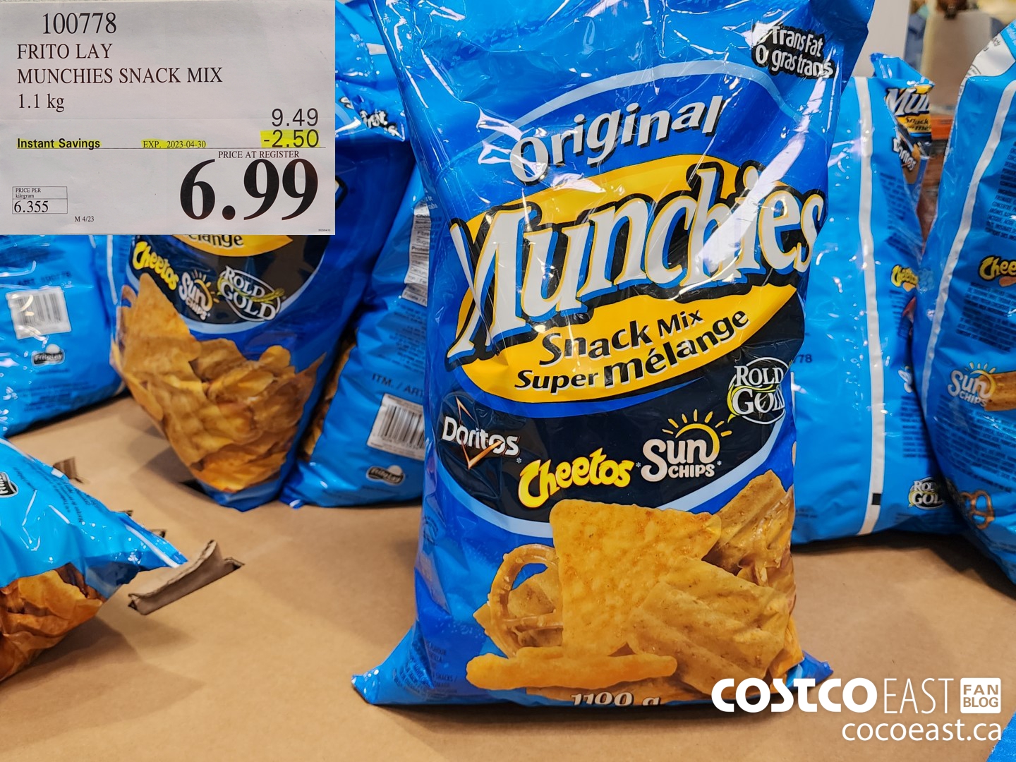 100778 FRITO LAY MUNCHIES SNACK MIX 1.1 KG ($2.50 INSTANT SAVINGS EXPIRES ON 2023-04-30) $6.99