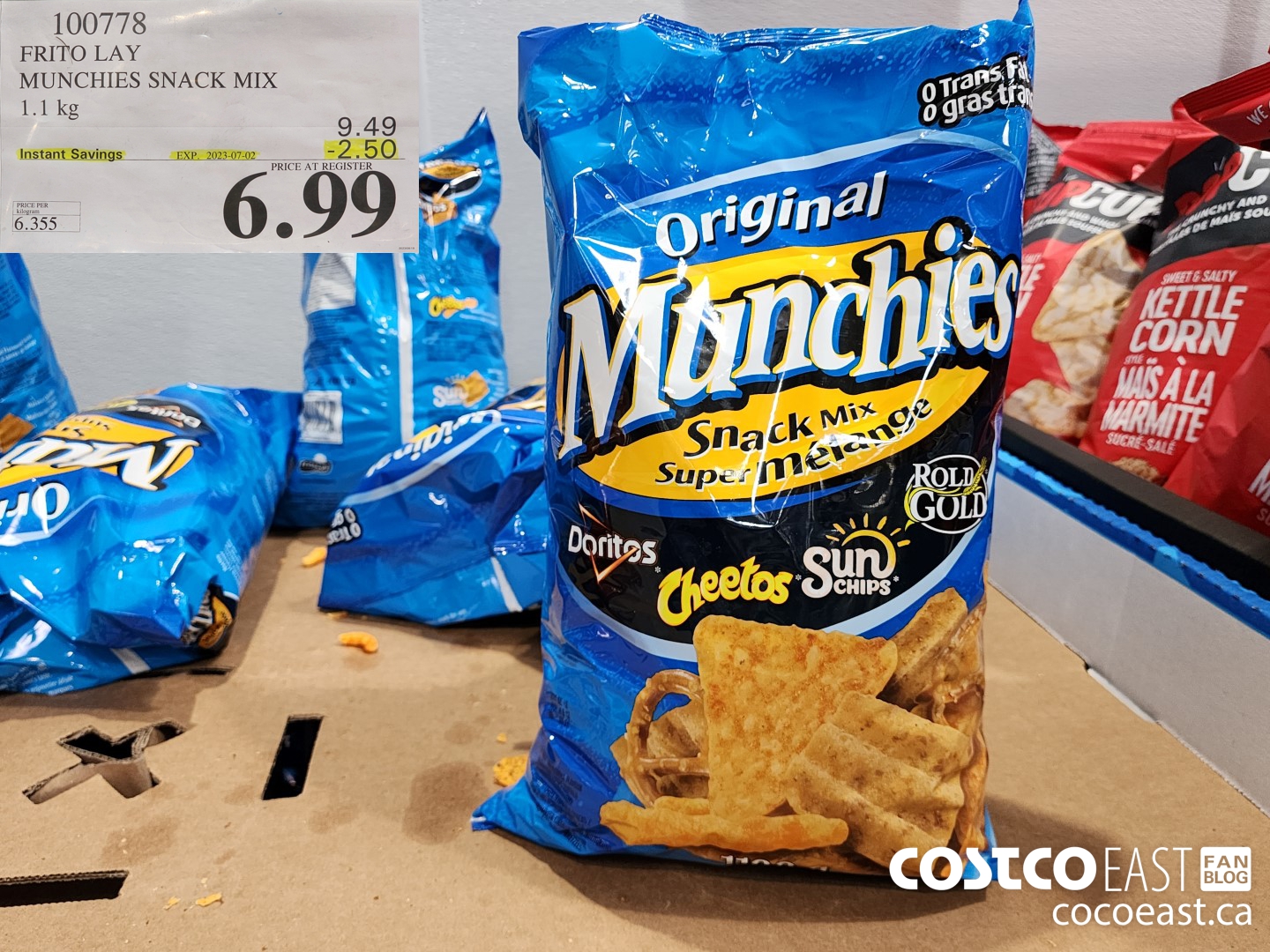 100778 FRITO LAY MUNCHIES SNACK MIX 1.1 KG ($2.50 INSTANT SAVINGS EXPIRES ON 2023-07-02) $6.99