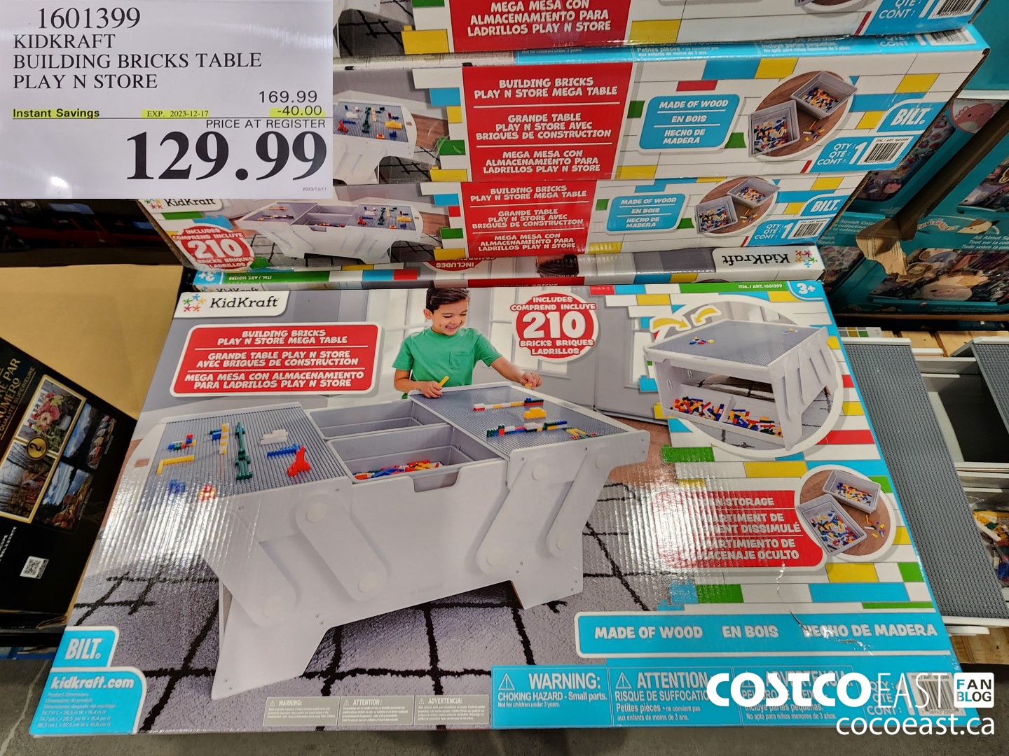 1601399 KIDKRAFT BUILDING BRICKS TABLE PLAY N STORE ($40.00 INSTANT SAVINGS EXPIRES ON 2023-12-17) $129.99