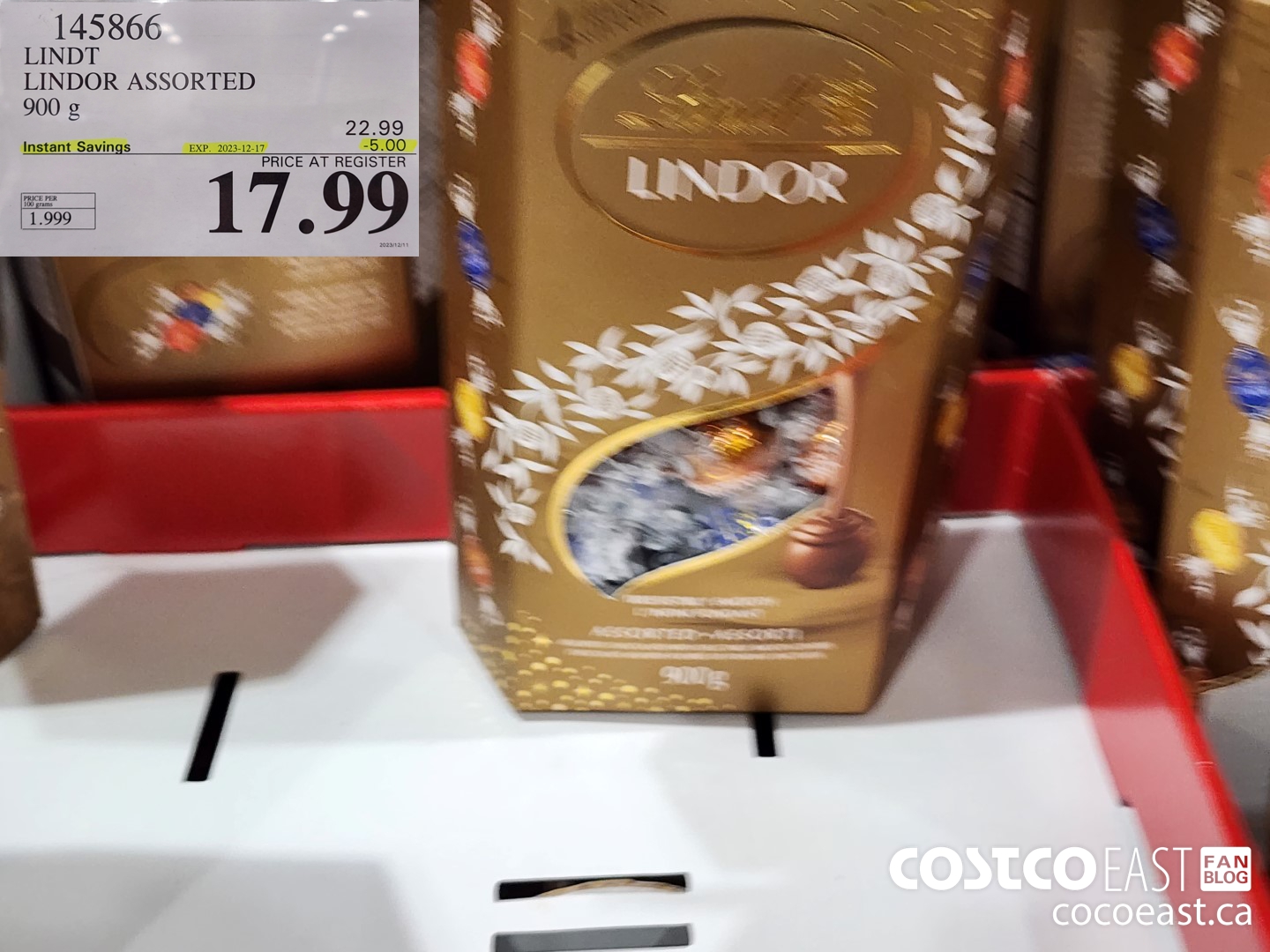 145866 LINDT LINDOR ASSORTED 900 G ($5.00 INSTANT SAVINGS EXPIRES ON 2023-12-17) $17.99