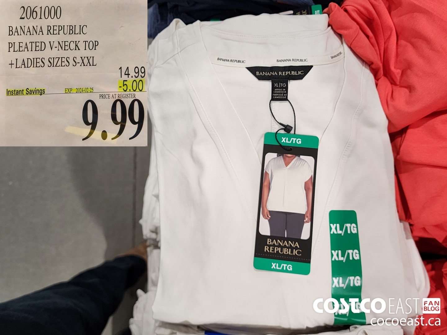 2061000 BANANA REPUBLIC V-NECK TOP + LADIES SIZES S-XXL ($5.00 INSTANT SAVINGS EXPIRES ON 2024-02-25) $9.99