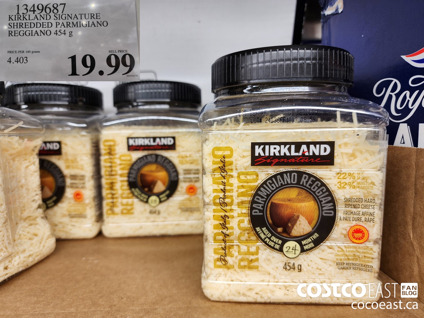 1349687 KIRKLAND SIGNATURE SHREDDED PARMIGIANO REGGIANO 454 G $19.99