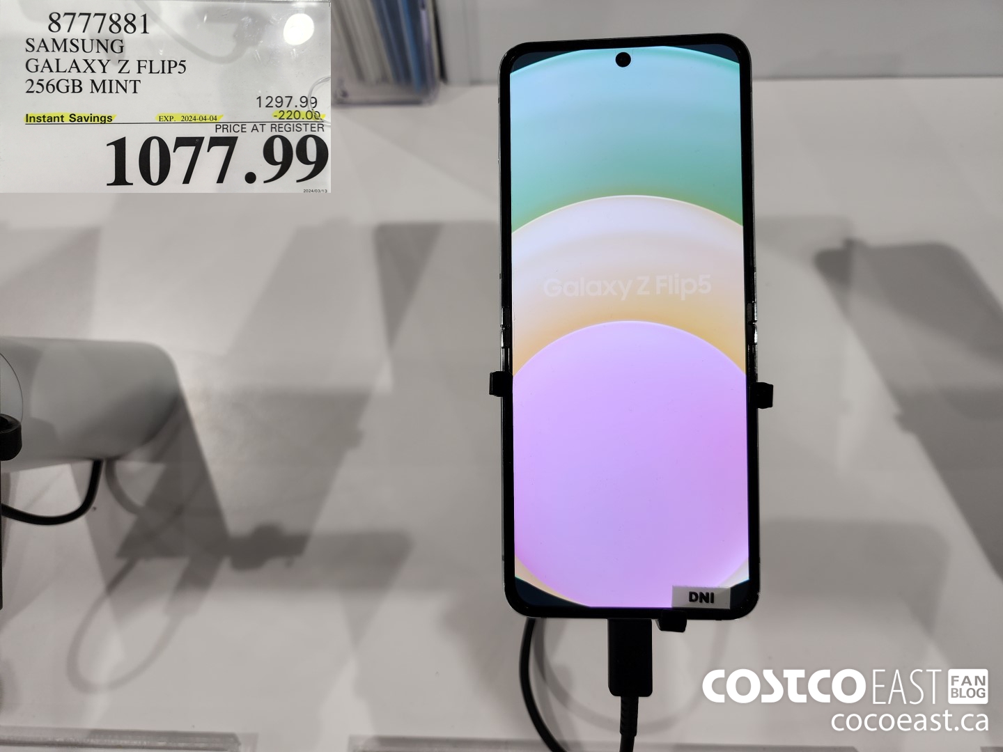 8777881 SAMSUNG GALAXY Z FLIP5 256GB MINT ($220.00 INSTANT SAVINGS EXPIRES ON 2024-04-04) $1077.99