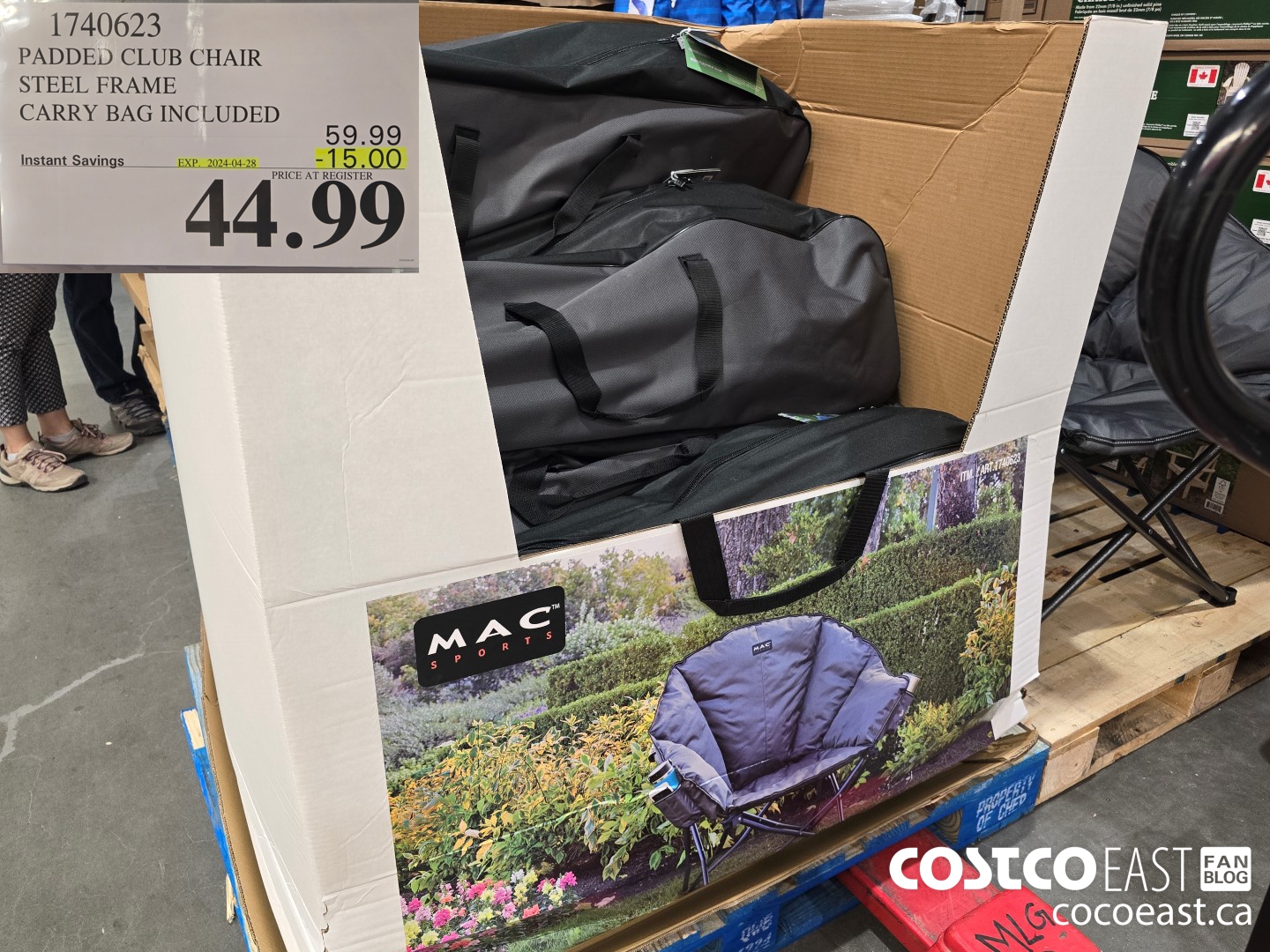 1740623 PADDED CLUB CHAIR STEEL FRAME CARRY BAG INCLUDED ($15.00 INSTANT SAVINGS EXPIRES ON 2024-04-28) $44.99