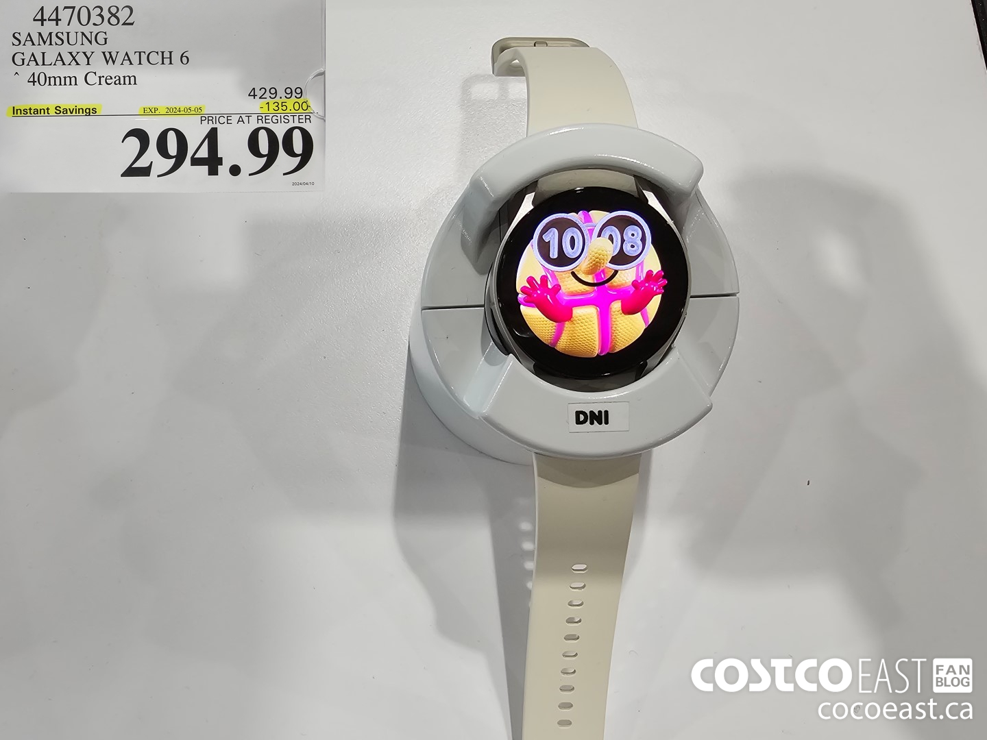 4470382 SAMSUNG GALAXY WATCH 6 40mm Cream ($135.00 INSTANT SAVINGS EXPIRES ON 2024-05-05) $294.99