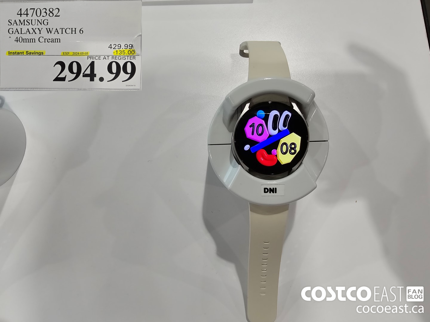 4470382 SAMSUNG GALAXY WATCH 6 40mm Cream ($135.00 INSTANT SAVINGS EXPIRES ON 2024-05-05) $294.99