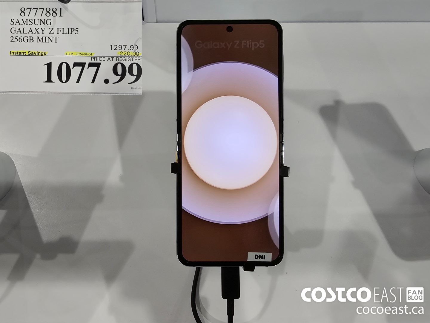 8777881 SAMSUNG GALAXY Z FLIP5 256GB MINT ($220.00 INSTANT SAVINGS EXPIRES ON 2024-04-04) $1077.99