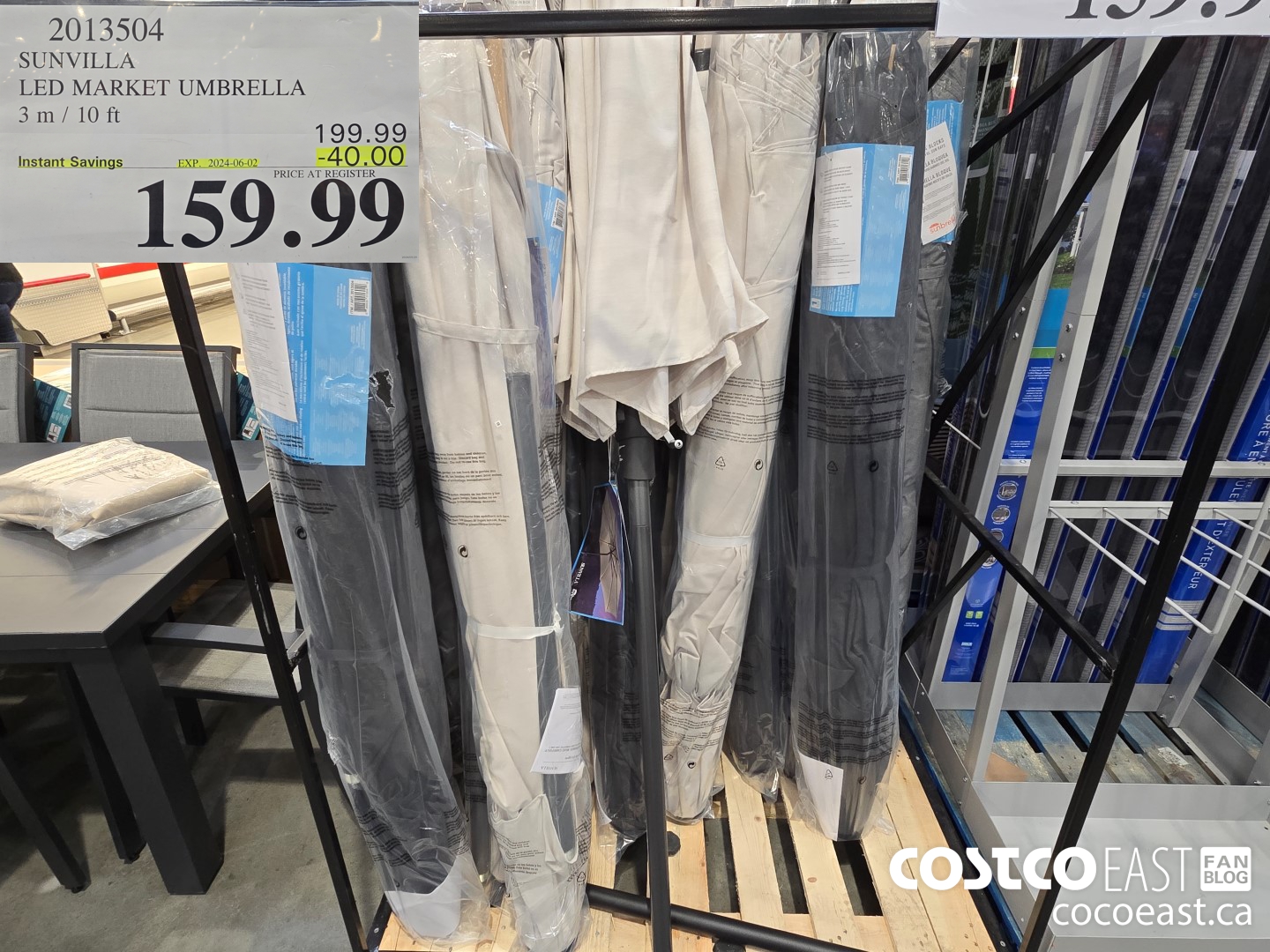 2013504 SUNVILLA LED MARKET UMBRELLA 3m / 10 FT ($40.00 INSTANT SAVINGS EXPIRES ON 2024-06-02) $159.99