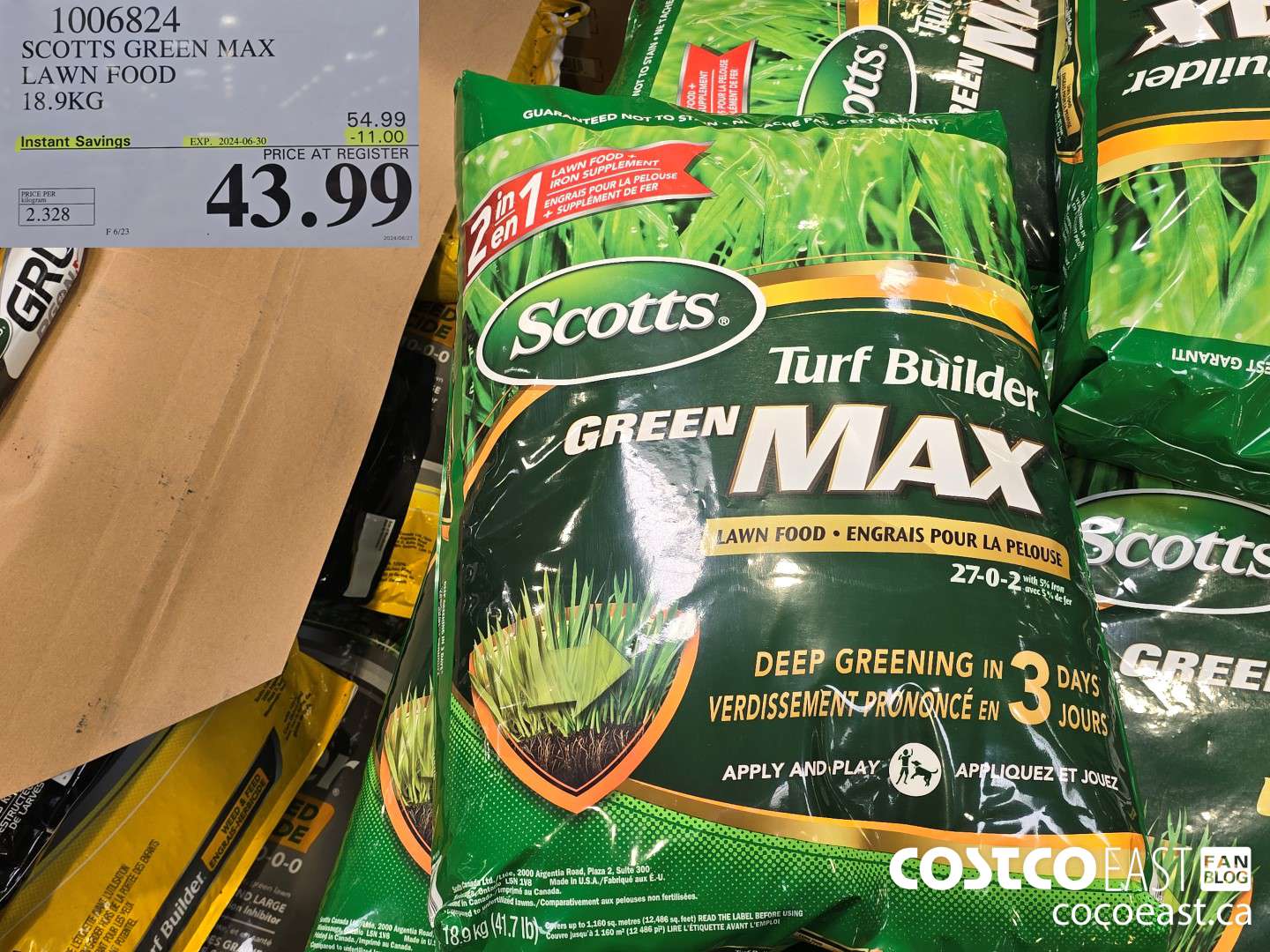1006824 SCOTTS GREEN MAX LAWN FOOD 18.9kg ($11.00 INSTANT SAVINGS EXPIRES ON 2024-06-30) $43.99