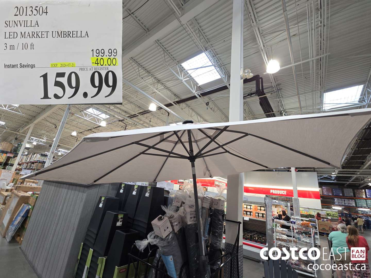 2013504 SUNVILLA LED MARKET UMBRELLA 3m / 10 FT ($40.00 INSTANT SAVINGS EXPIRES ON 2024-07-21) $159.99