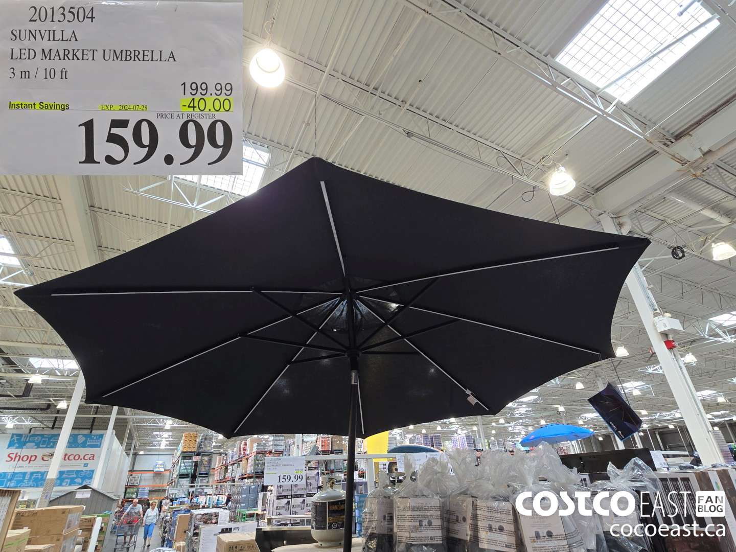 2013504 SUNVILLA LED MARKET UMBRELLA 3m / 10 FT ($40.00 INSTANT SAVINGS EXPIRES ON 2024-07-28) $159.99