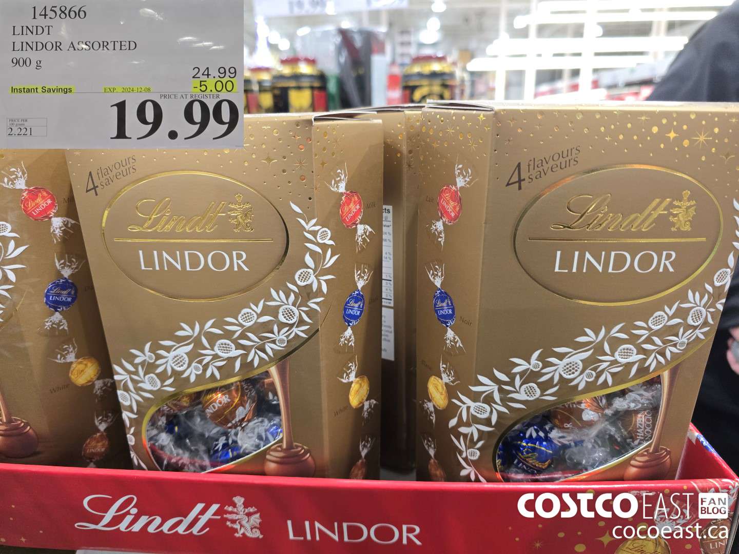 145866 LINDT LINDOR ASSORTED 900 G ($5.00 INSTANT SAVINGS EXPIRES ON 2024-12-08) $19.99