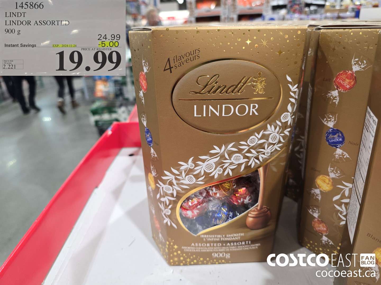 1453866 LINDT LINDOR ASSORTED 900g ($5.00 INSTANT SAVINGS EXPIRES ON 2023-11-24) $19.99