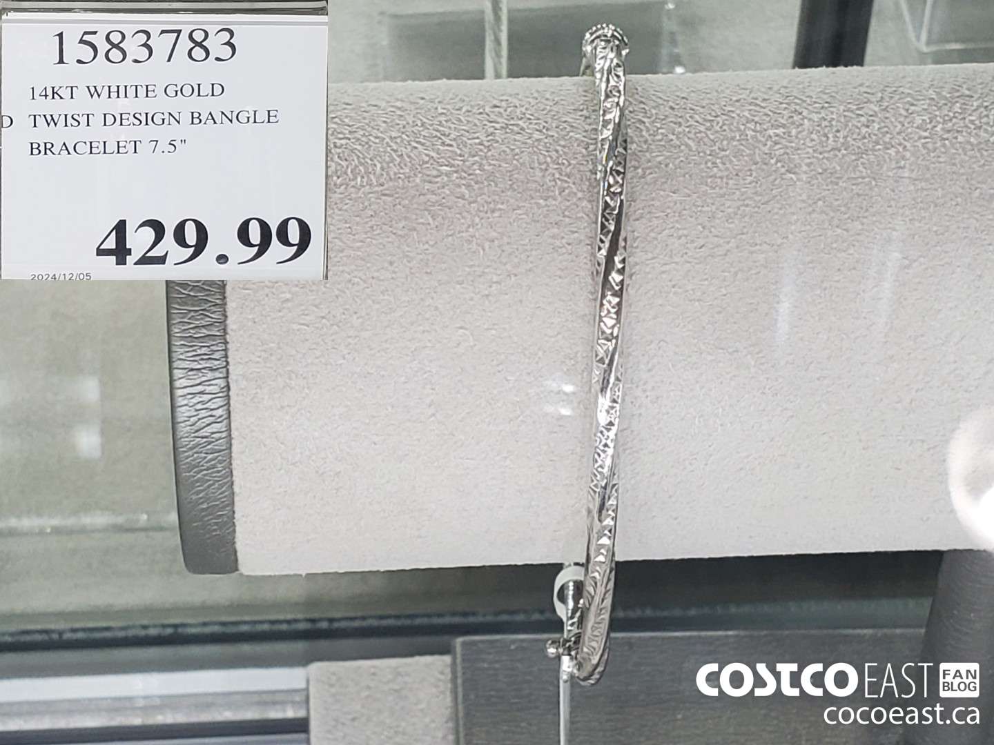 1583783 14KT WHITE GOLD TWIST DESIGN BANGLE BRACELET 7.5