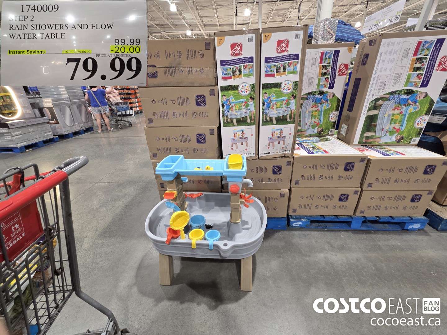 1740009 STEP 2 RAIN SHOWERS AND FLOW WATER TABLE ($20.00 INSTANT SAVINGS EXPIRES ON 2025-06-22) $79.99