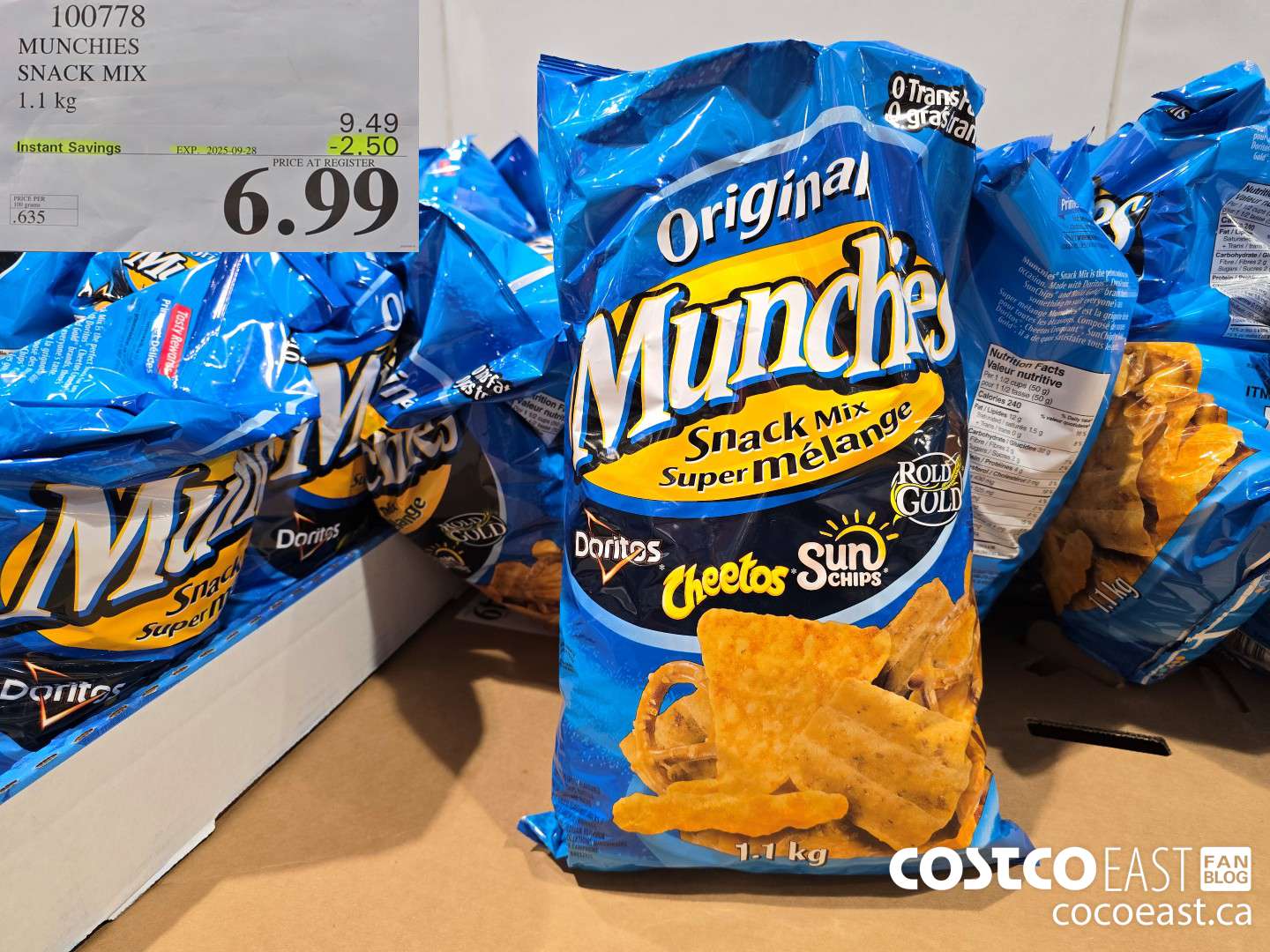 100778 MUNCHIES SNACK MIX 1.1 KG ($2.50 INSTANT SAVINGS EXPIRES ON 2025-09-28) $6.99