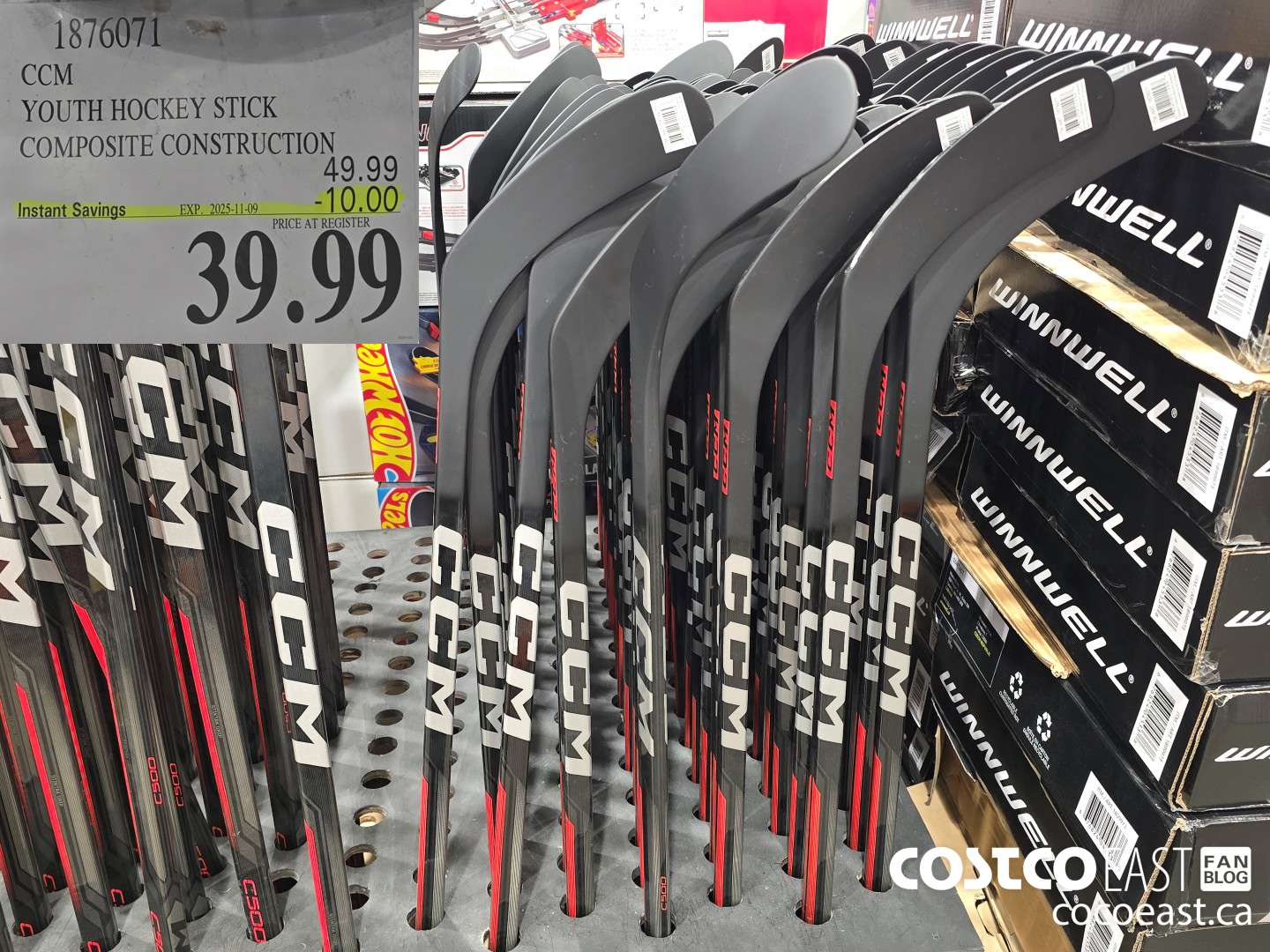 1876071 CCM YOUTH HOCKEY STICK COMPOSITE CONSTRUCTION ($10.00 INSTANT SAVINGS EXPIRES ON 2025-11-09) $39.99