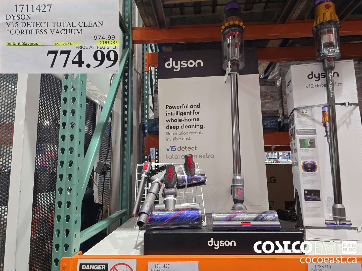 1711427 DYSON V15 DETECT TOTAL CLEAN CORDLESS VACUUM ($200.00 INSTANT SAVINGS EXPIRES ON 2025-12-04) $774.99