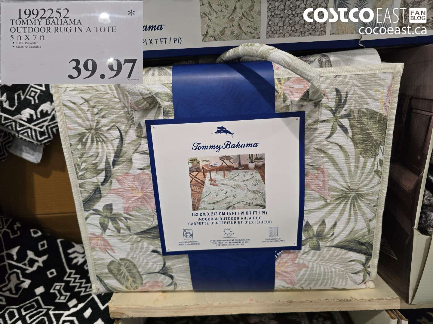 1992252 TOMMY BAHAMA OUTDOOR RUG IN A TOTE 5 FT X 7 FT $39.97