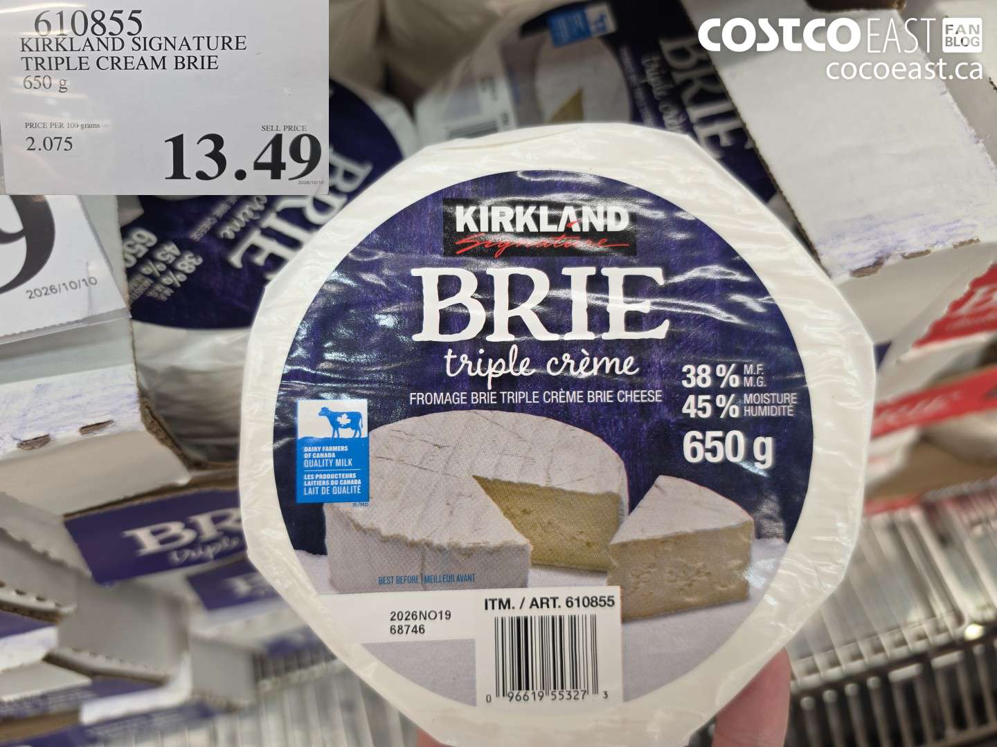 610855 KIRKLAND SIGNATURE TRIPLE CREAM BRIE 650 G $13.49